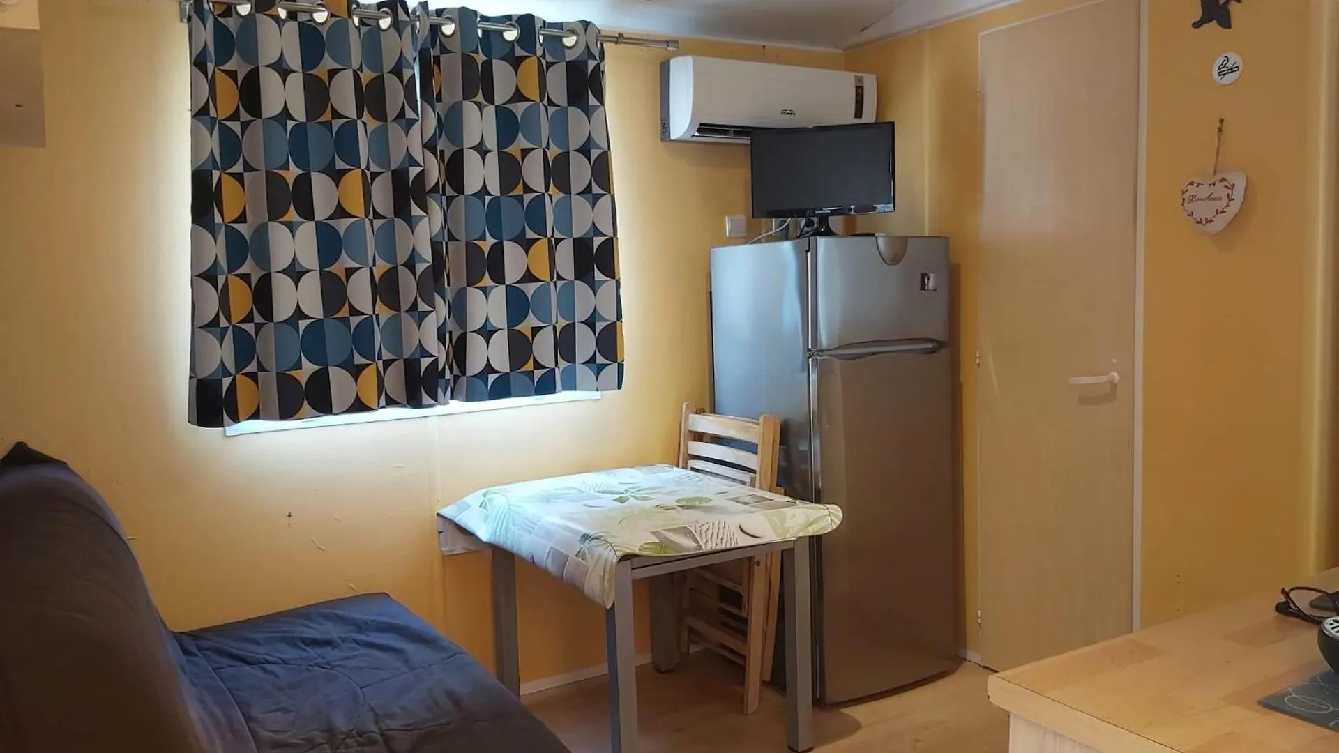 Vacances Familiales Dans Camping Avec Piscine Fréjus