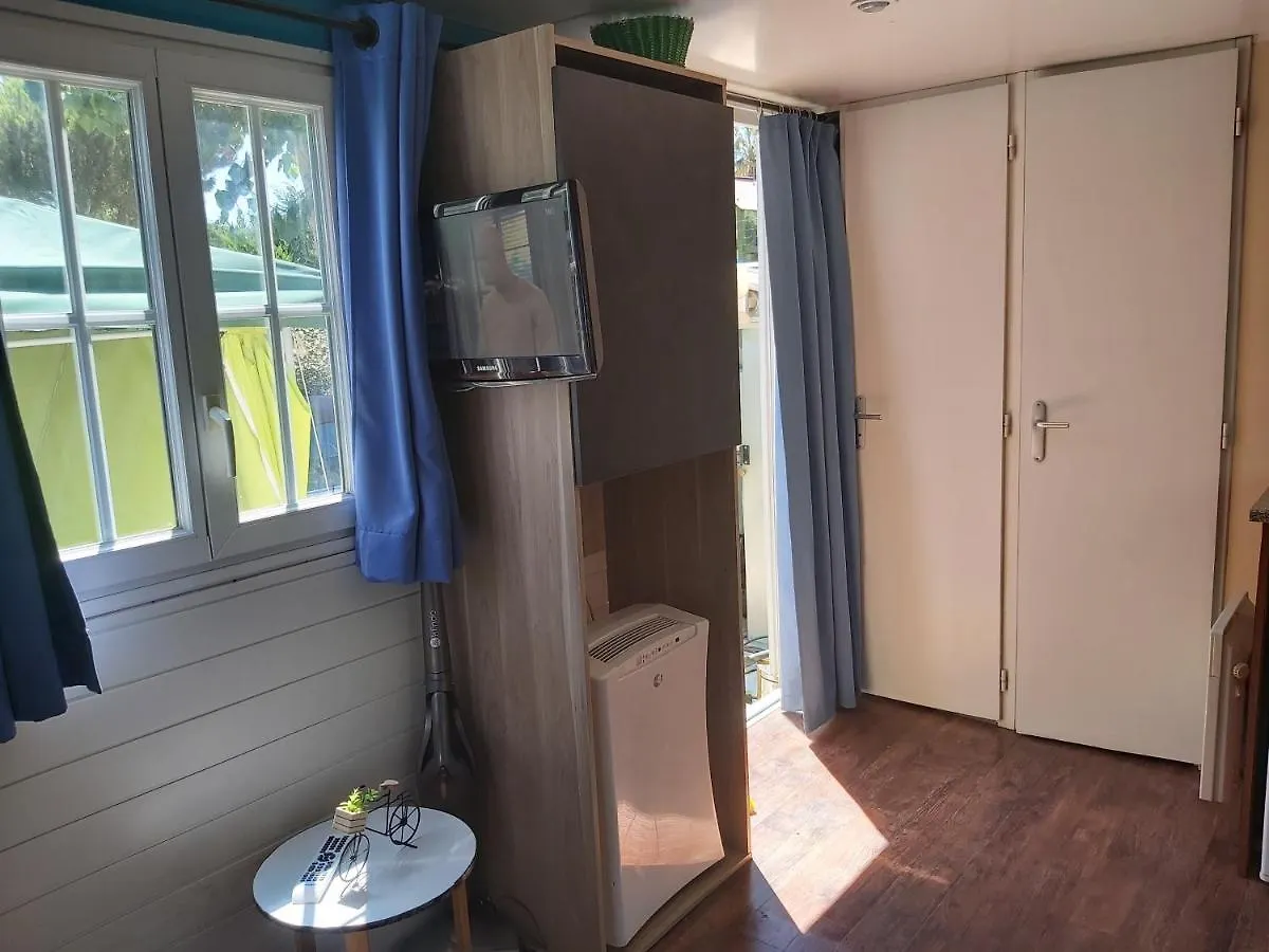 Vacances Familiales Dans Camping Avec Piscine Fréjus
