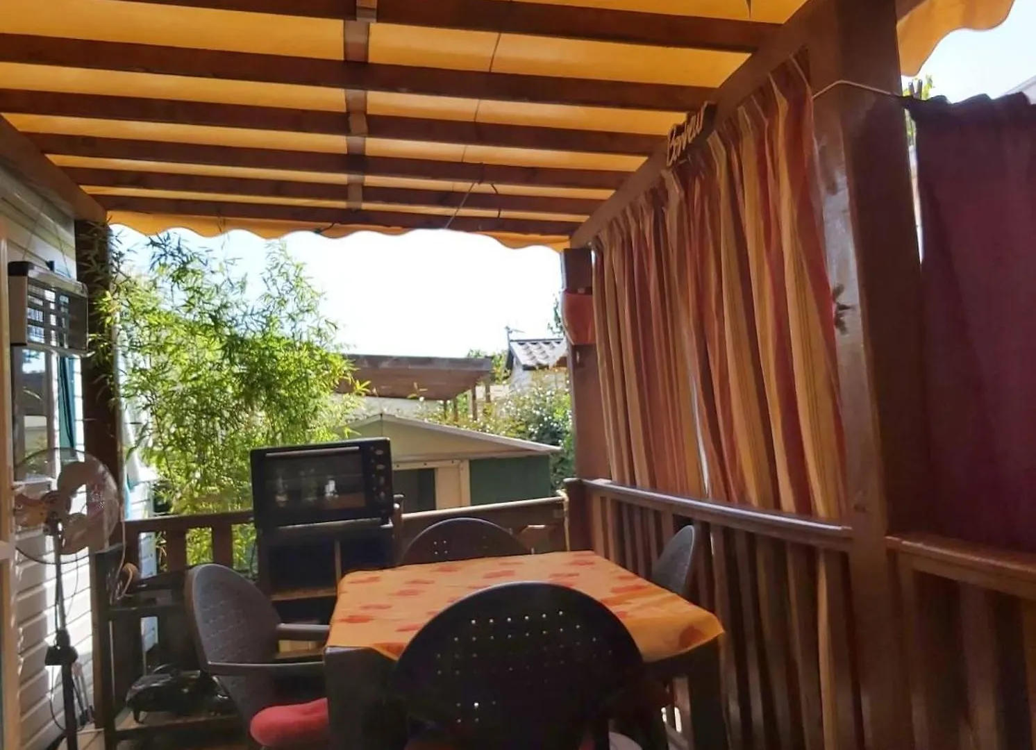Vacances Familiales Dans Camping Avec Piscine Frejus Campsite