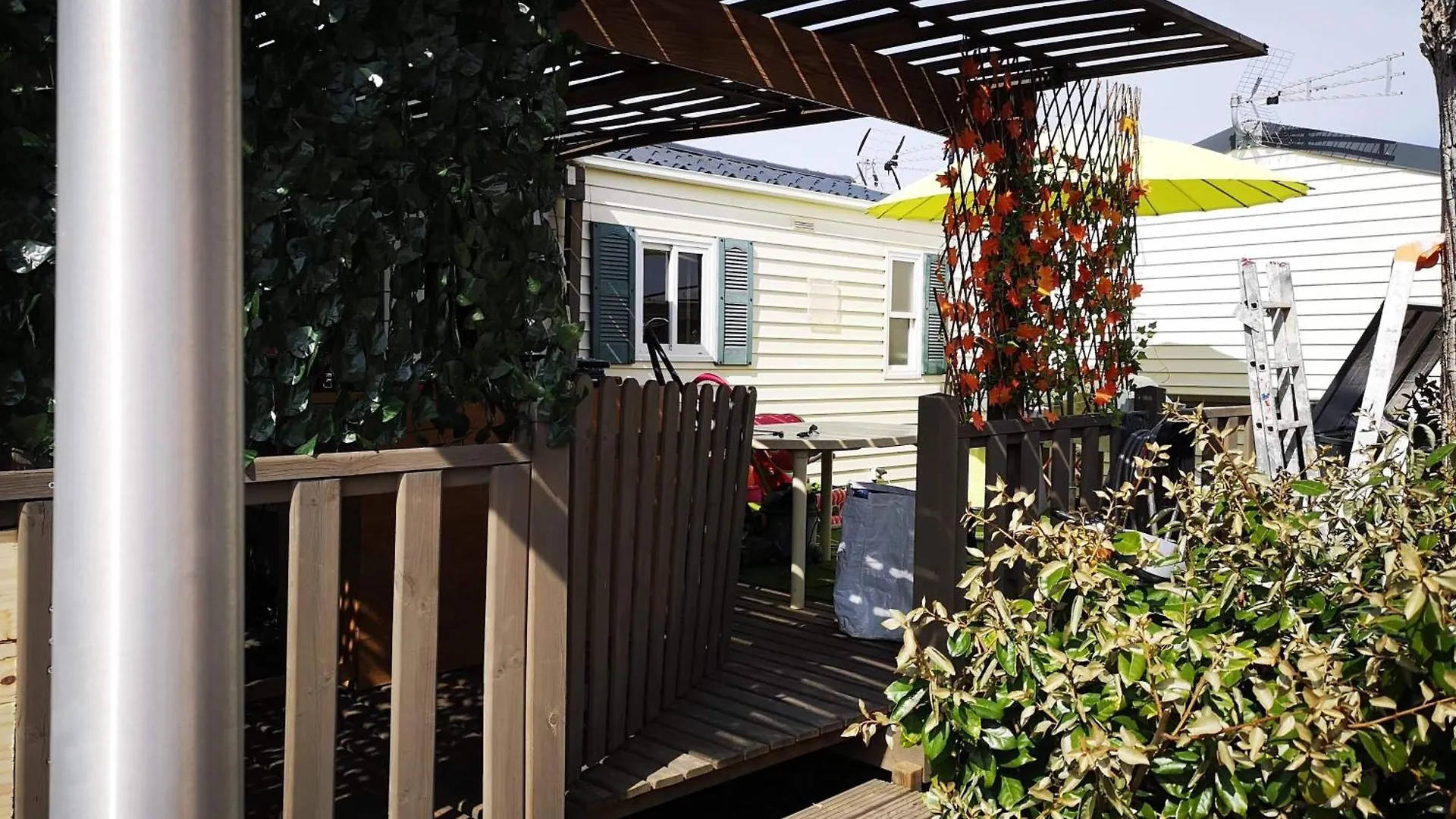 Campsite Vacances Familiales Dans Camping Avec Piscine Frejus