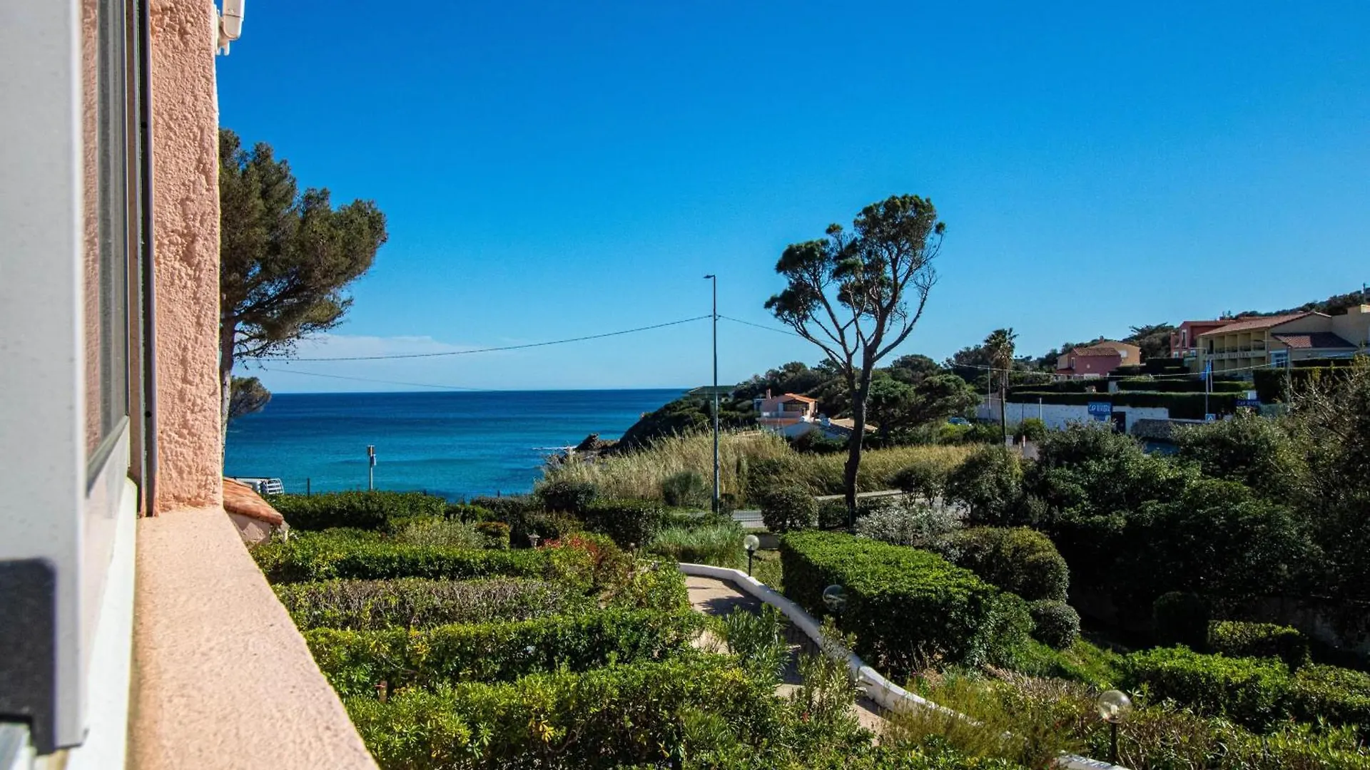 Campsite Vacances Familiales Dans Camping Avec Piscine Frejus
