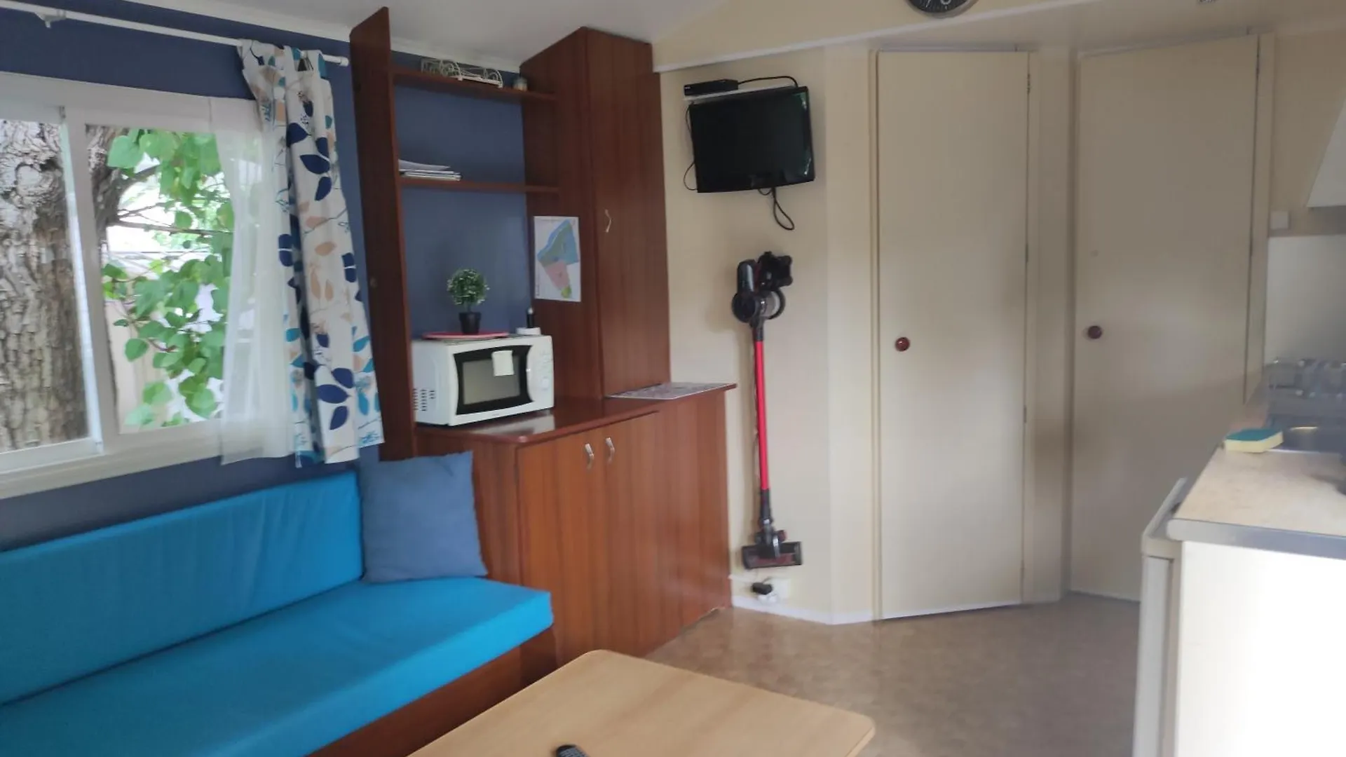 Vacances Familiales Dans Camping Avec Piscine Frejus Campsite