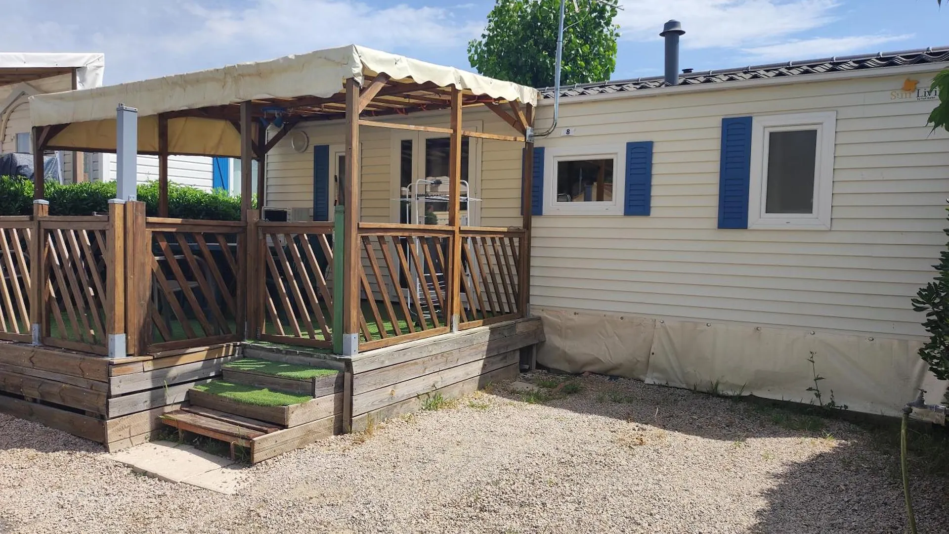 Vacances Familiales Dans Camping Avec Piscine Frejus Campsite
