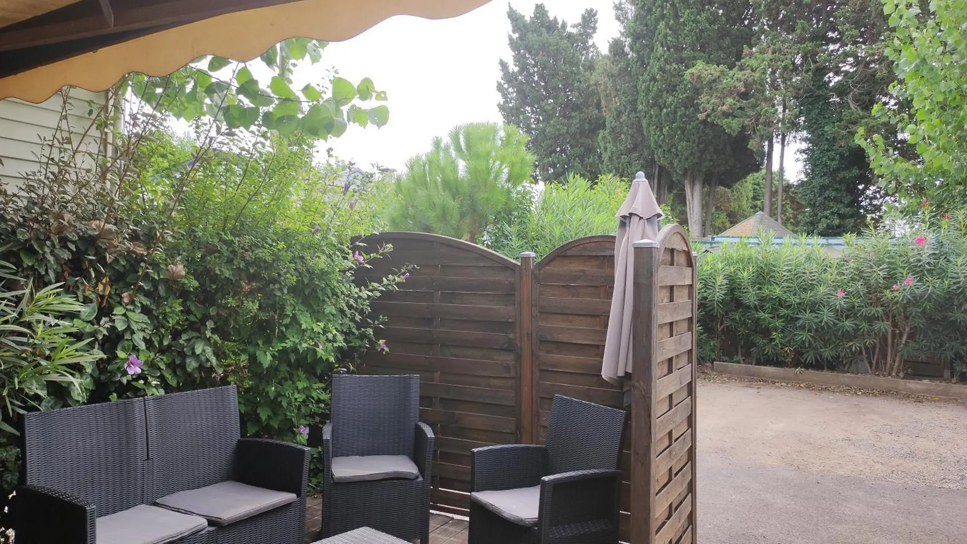 Vacances Familiales Dans Camping Avec Piscine Frejus