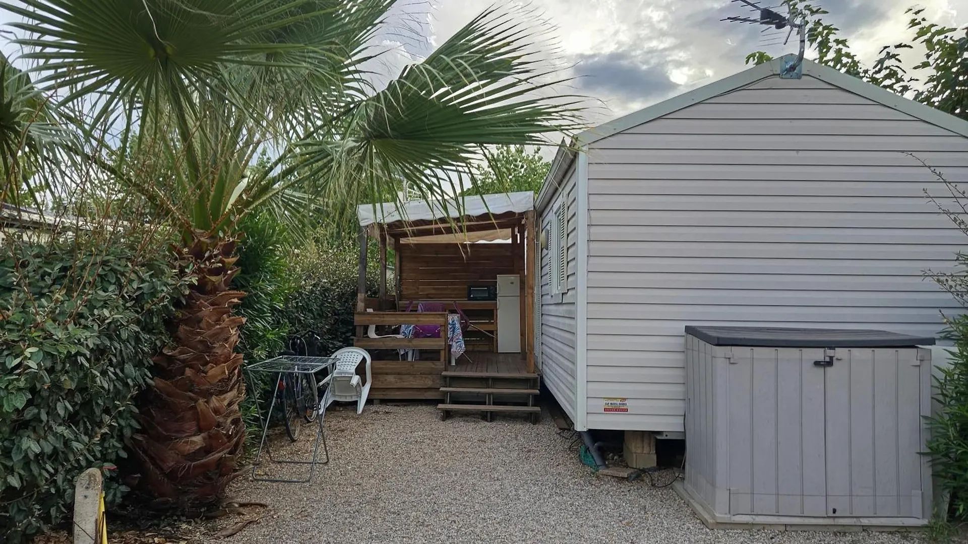Campsite Vacances Familiales Dans Camping Avec Piscine Frejus